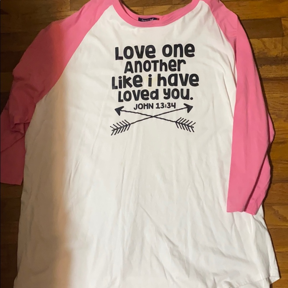 3️⃣ Women’s size 3XL Jersey Shirt